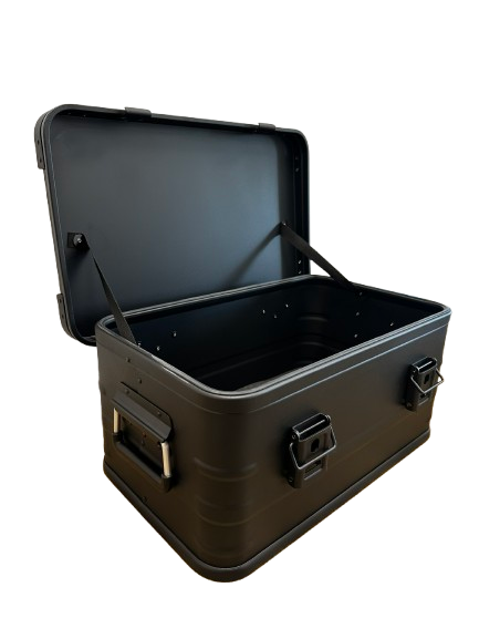 Caisse en aluminium ouverte de couleur noire au style industriel 